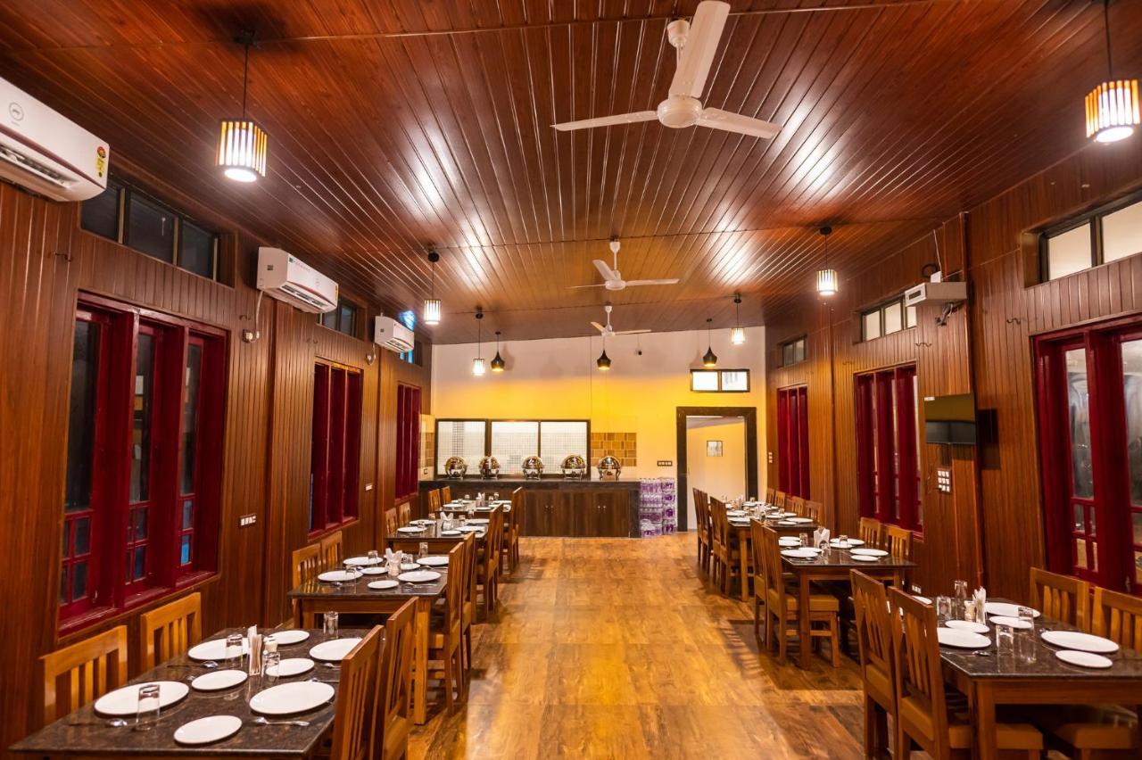The Kaziranga Address Hotel Buitenkant foto