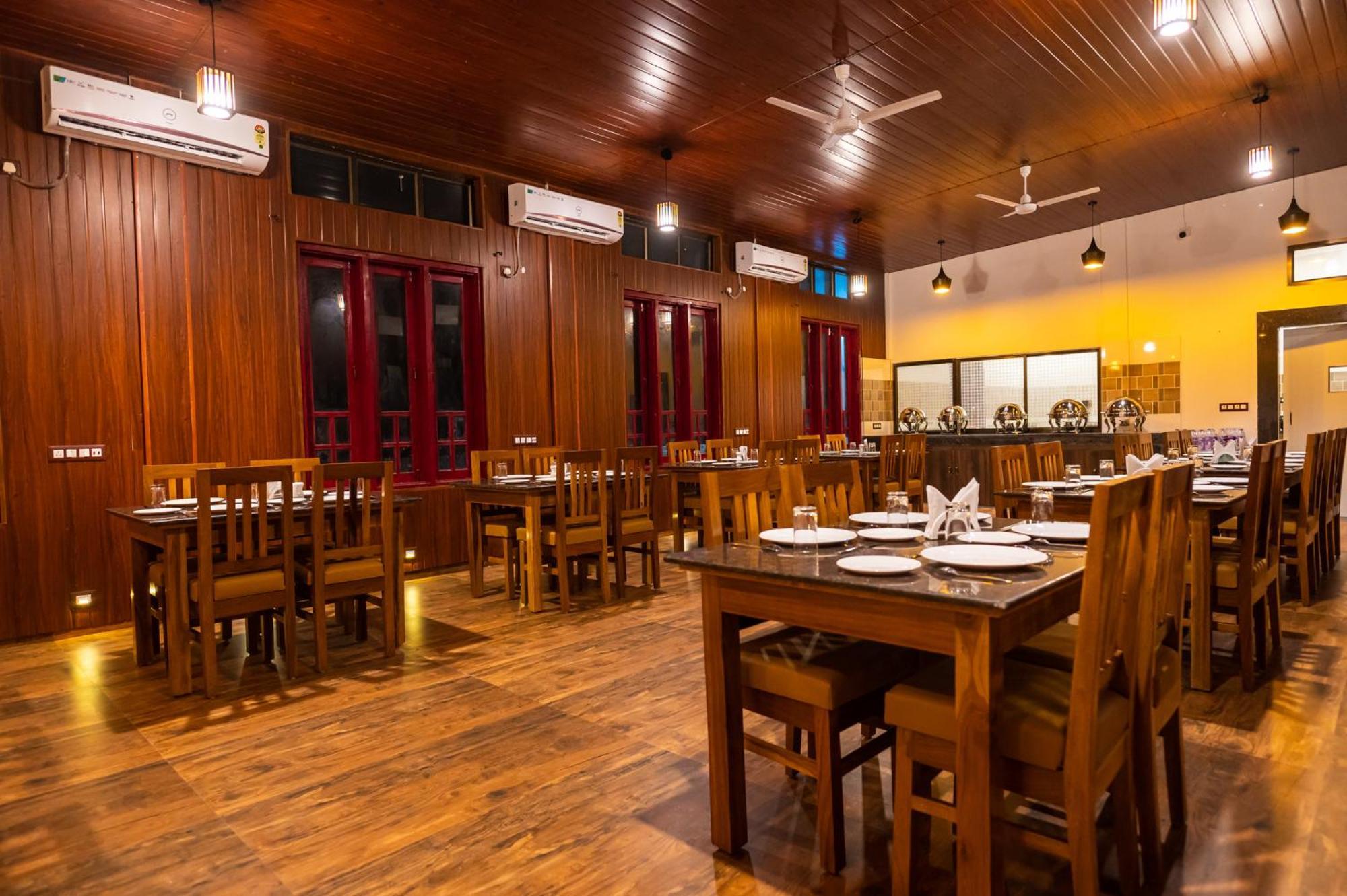 The Kaziranga Address Hotel Buitenkant foto